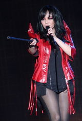 幻灯：张惠妹上海演唱会 化身阿密特主打摇滚风