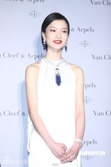 组图：超模杜鹃魅力四射 与林志玲熟络不介意比较