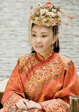 组图：《向东是大海》热播 刘威葳造型引关注