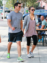 高清组图：杰西卡-阿尔芭和老公健身 难掩丰胸