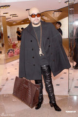 周慧敏自言有不少同志朋友 赌王四太送何超盈首饰