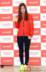 组图：韩团SISTAR出席粉名会造型休闲