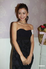 组图：Angelababy投资百万开美容店 称黄晓明不知情