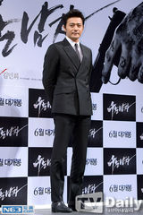 组图：张东健宣传《哭泣男人》迷人大叔演杀手