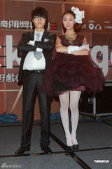 组图：杨千嬅撑场叱咤记者会 多对绯闻情侣同台