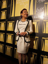 组图：李静出席美妆颁奖礼贴心探望同事