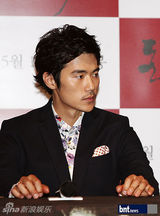 组图：韩片《钱的味道》首映 朴信惠允浩等助阵