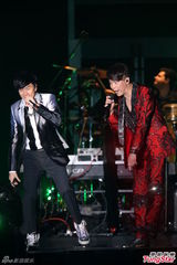 组图：陶喆与辣妹热舞互摸 谢霆锋帅气现身飙歌