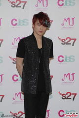 组图：韩星金在中开发布会 优雅亮相帅气魅惑