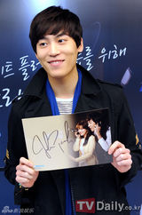 组图：韩星John Park亲和迷人出席签名会