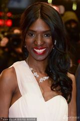 组图：《嫌犯莱拉》首映 导演皮亚携小童星抢镜