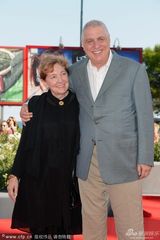 组图：《不知为知之》首映 导演携妻子亮相