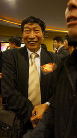 组图：《西游》香港首映 星爷回吻舒淇再表爱