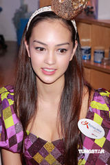 幻灯图集：Jessica C与男友冰上共舞 共享甜蜜圣诞 