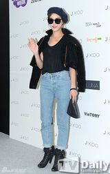 组图：李多熙(李多喜)T-ara等性感裙装亮相首尔时装周