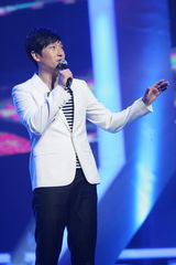 高清组图：新浪网络盛典 满江献唱《中华诵》