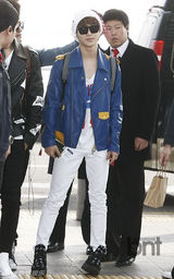 组图：SuperJunior SISTAR等便装亮相机场
