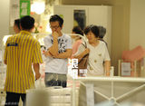 浪眼独家：潘粤明显孝心带母亲挑选家具