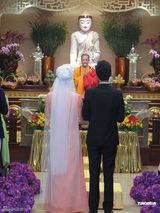 组图：陈贝儿黄国栋造人随缘 佛教仪式婚礼庄严温馨