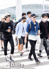 组图：SuperJunior等偶像赴土耳其开唱亮相机场