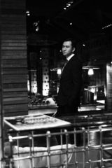 组图：翟天临雅痞写真造型冷调复古