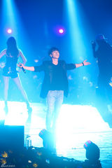 独家高清：GD胜利EXO等唱响StayG演唱会