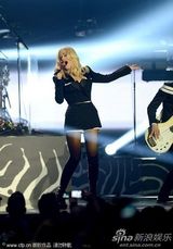 组图：格温-史蒂芬尼黑丝诱惑 领衔No Doubt献唱