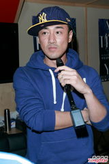 组图：林峰将再再次唱响红馆 帅气练唱