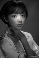 组图：乔乔短发优雅 复古风90后简约时尚