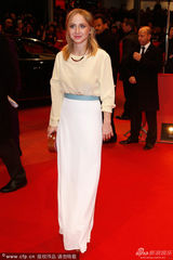 组图：德国女星安娜-玛利亚-穆埃现身开幕红毯