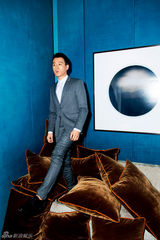 组图：佟大为帅气登杂志 黑色着装型男风采