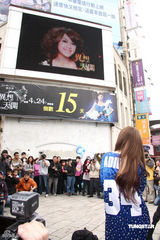 幻灯图：杨丞琳美式足球俏丽打扮秀新舞蹈