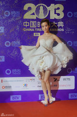 组图：众星冬夜闪耀时尚大典 倪妮甜美梁静霸气