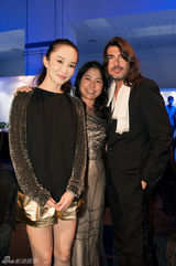 组图：范文芳出席活动秀美腿 时尚搭配尽显品味