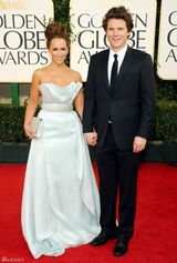 高清图：詹妮弗-洛芙-休伊特荷叶边礼服优雅迷人