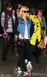 组图：韩众星结束美国公演回国 素颜轻装亮相机场