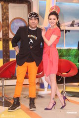 高清组图：大S红裙录《康熙》言辞犀利不输小S