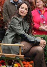 组图：35岁前阿汤嫂白发丛生 录早安美国秀长腿