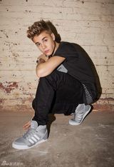 组图：比伯麦莉发型潮流写真 消瘦初显男人味