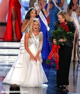 组图：2011美国小姐诞生 17岁金发少女斯坎兰夺冠