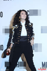 组图：章子怡卷发造型亮相活动