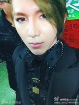 组图：好声音视觉美男梁君诺私照 网曝整容传言