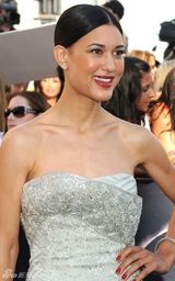 幻灯图集：《月食》洛杉矶首映 主创三人暧昧传情