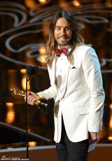 组图：杰瑞德-莱托凭《达拉斯》获最佳男配角奖