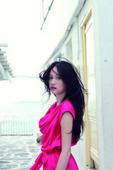 组图：陈乔恩发行全新散文写真《乔见猫》