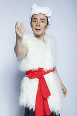 组图：大咖秀邓紫棋模仿惠特尼 孙坚虎虎变青蛇