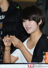 组图：韩性感女团Brown eyed girls开粉丝签名会