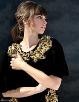 组图：菲丽希缇-琼斯时髦范登杂志秀炫彩服饰