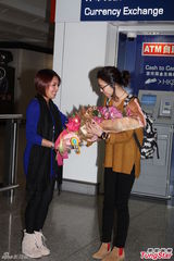 组图：长泽正美学生样抵港 秀中文问候新年