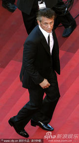 高清组图：《为父寻仇》首映西恩-潘摆酷 格温助阵